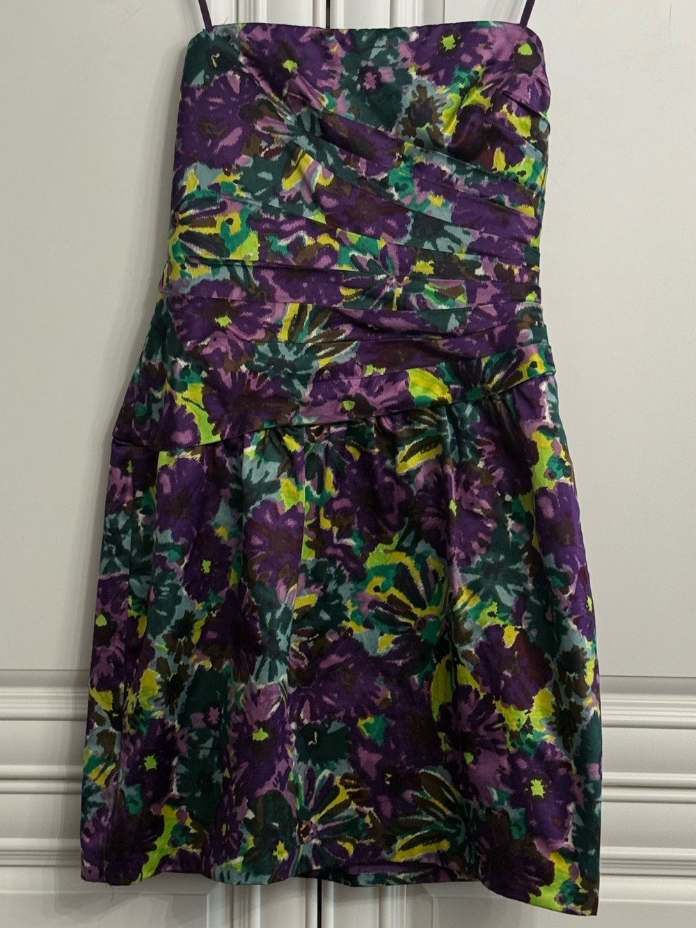 BCBGMaxAzria Size 8 Purple Floral Sateen Strapless Fitted Mini Dress Gathered